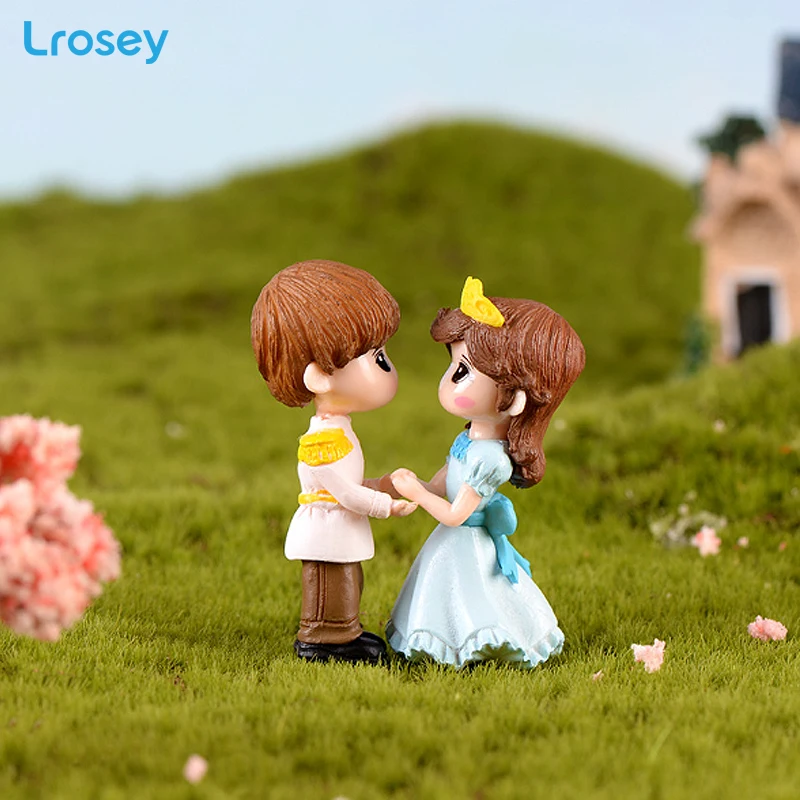 

Cartoon couple decoration gift little prince princess crafts toys Modern simplicity home decoration accessories miniature garden