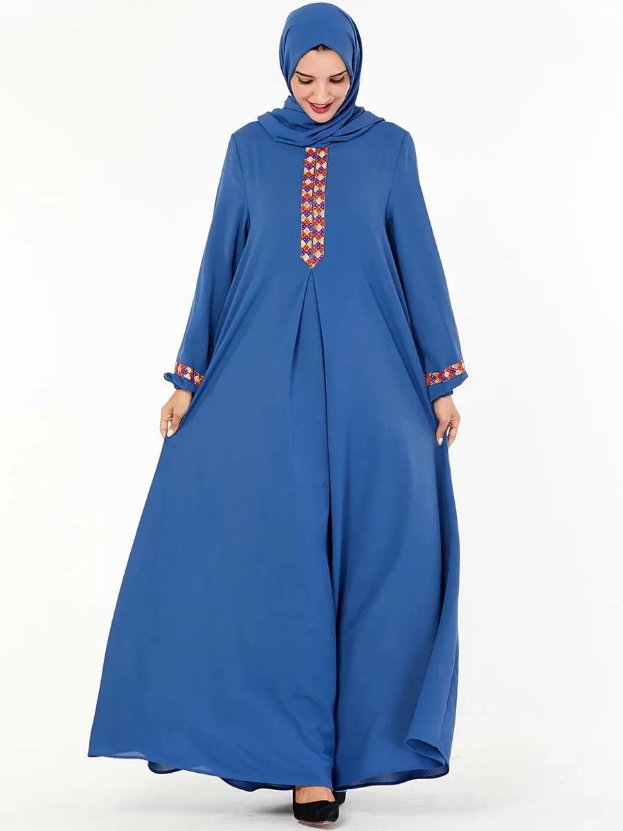 Мусульманское платье для женщин на Ближнем Востоке элегантное с вышивкой