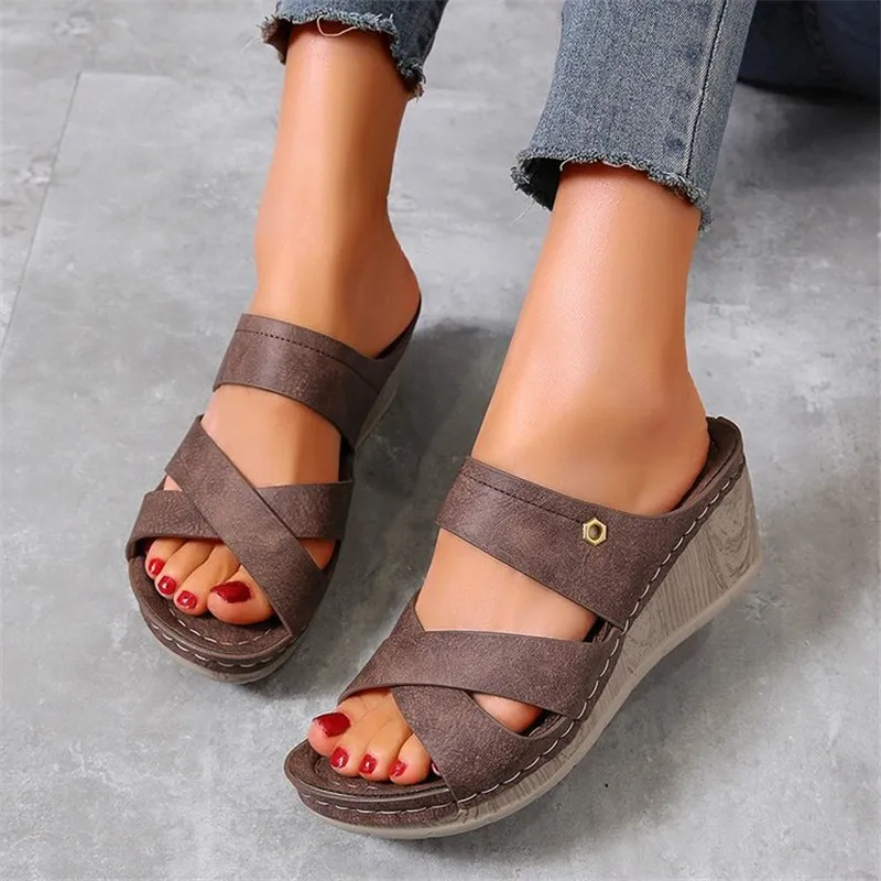 

2021 European and American new women's casual and comfortable slope heel slippers 1876