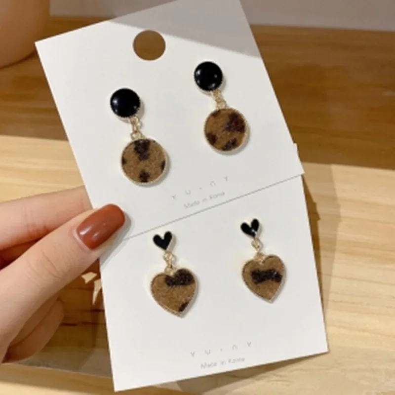 

Korean autumn and winter leopard pattern love circle earrings simple high-end fashion ladies temperament earrings women