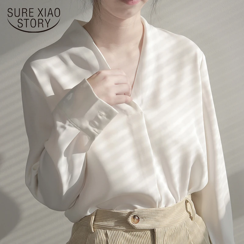 

Женская шифоновая блузка с длинным рукавом и V-образным вырезом