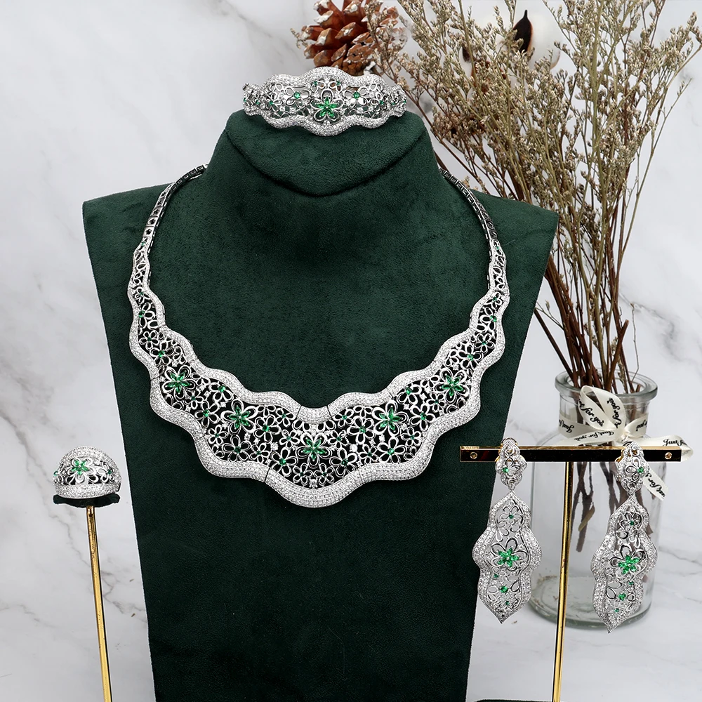 

Комплект из колье и серёг, с фианитом