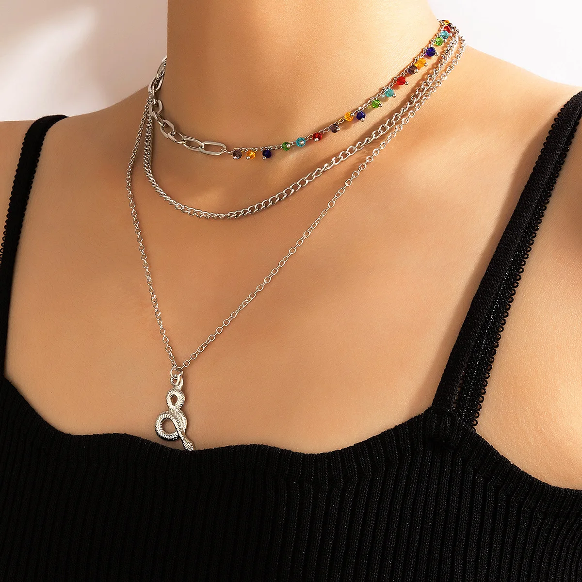 Женское многослойное ожерелье-чокер с кулоном в виде змеи | Украшения и