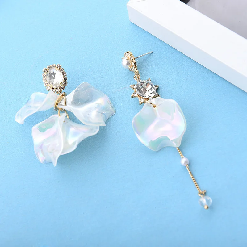 

Женские серьги-подвески в виде лепестков цветка, золотого цвета