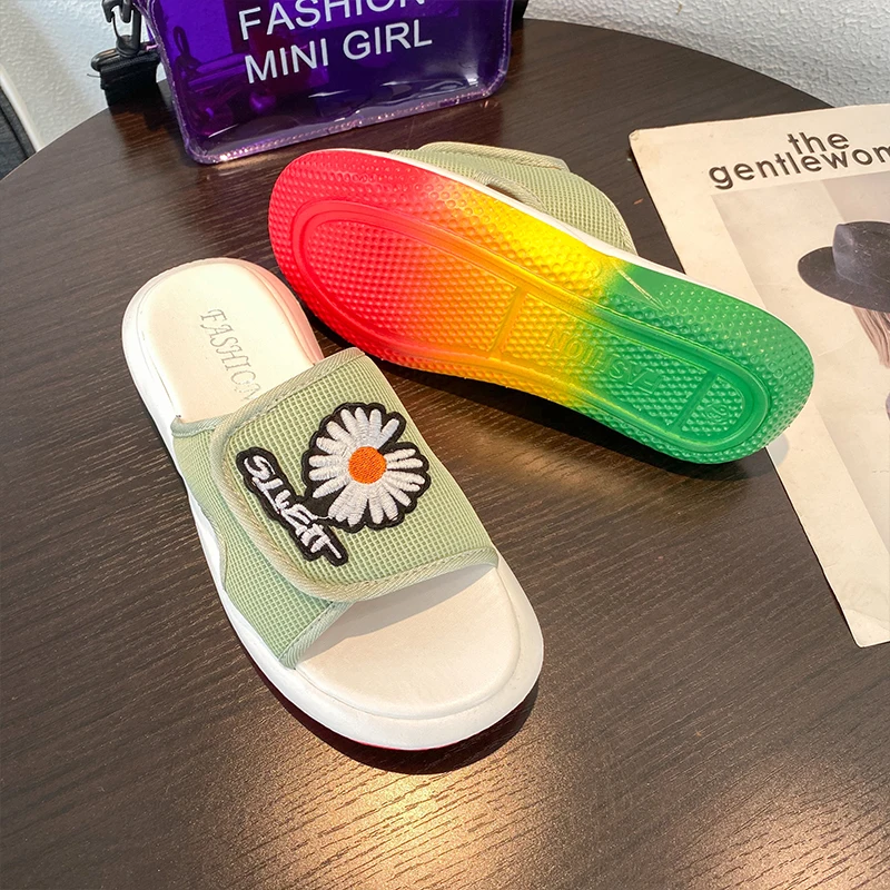 

CRLAYDK Women Indoor Home Slippers Rainbow Color Bottom Daisy Pattern Sandals Outdoor Fashion Soft Flats Zapatillas De Casa