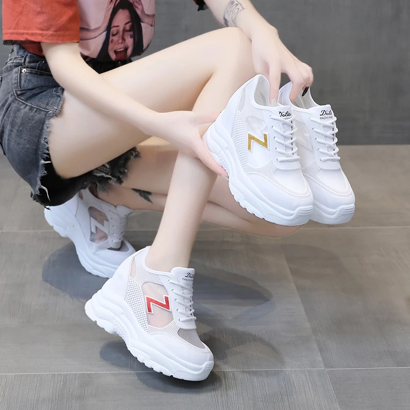 

2021 Women's Sports Shoes Fashion Women's Sneakers Breathable Mesh Platform Shoes Internal Heightening Women's Shoes Lace-up