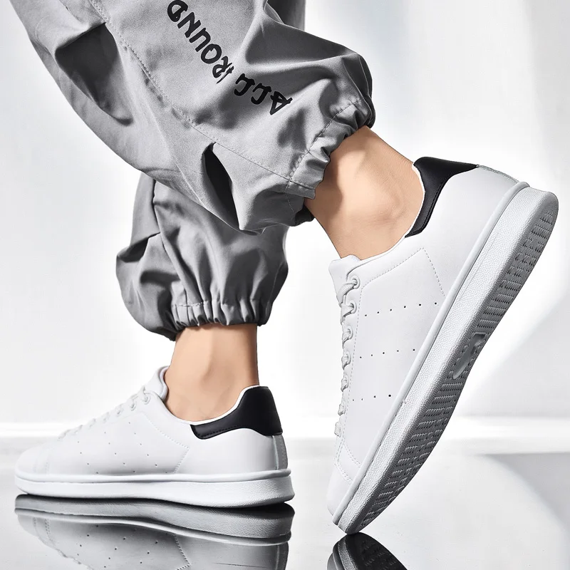 

Men Casual Shoes Light Comfort Flats Shoes 2021 New Fashion Classic White Shoes Women Outdoor Sneakers Big Size Couple Shoes