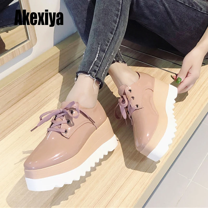 Женские ботинки ботильоны на толстой подошве с круглым носком черно Бежевые