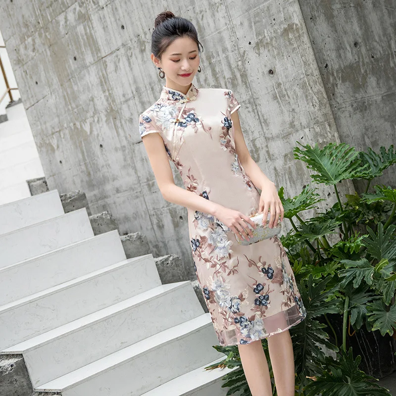 

Women Elegant Short Cheongsam Exquisite Vintage Button Trim Novelty Qipao Sweet Floral Embroidery Chinese Formal Party Gown
