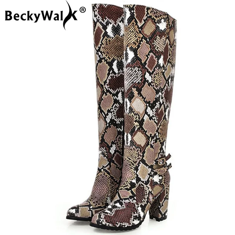 Женские сапоги под змеиную кожу модные женские до колена осенне-зимние мотоботы