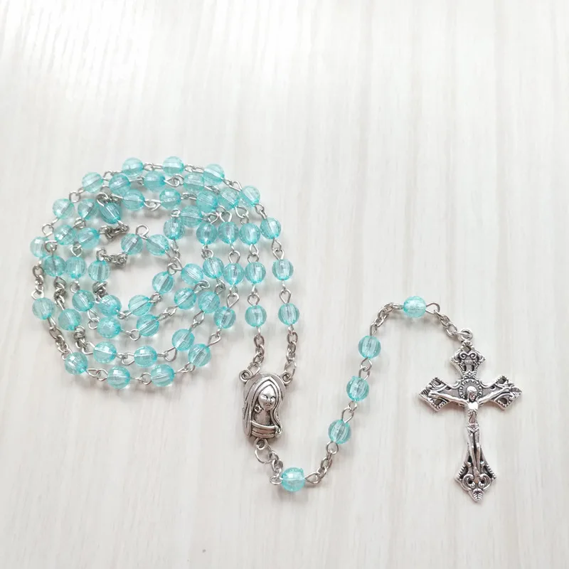 Ожерелье QIGO женское прозрачное голубое акриловое с подвеской в виде креста