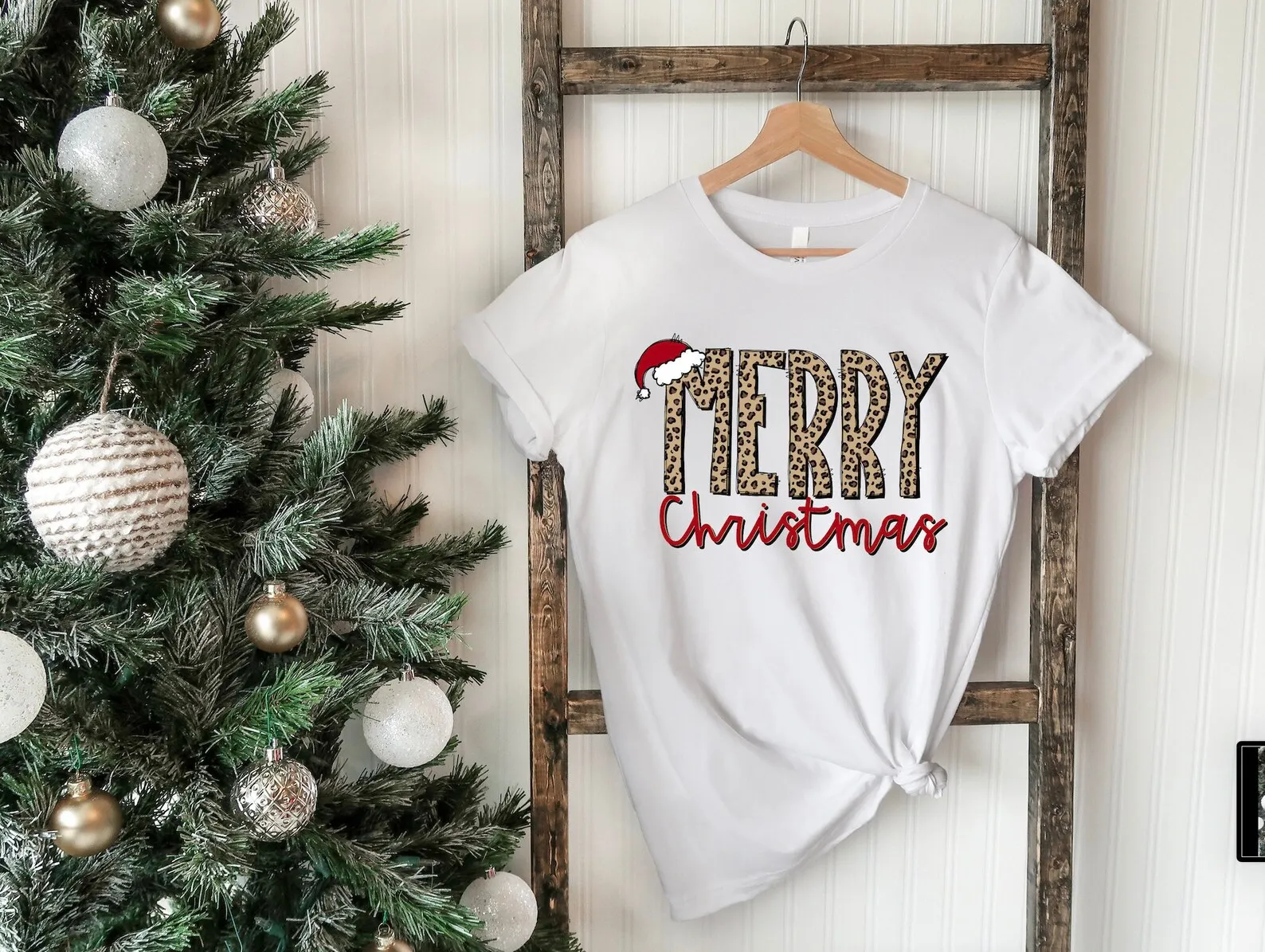 

Женская Повседневная футболка с леопардовым принтом на Рождество, праздничная Модная рубашка с шапкой Санты, винтажная одежда с коротким р...