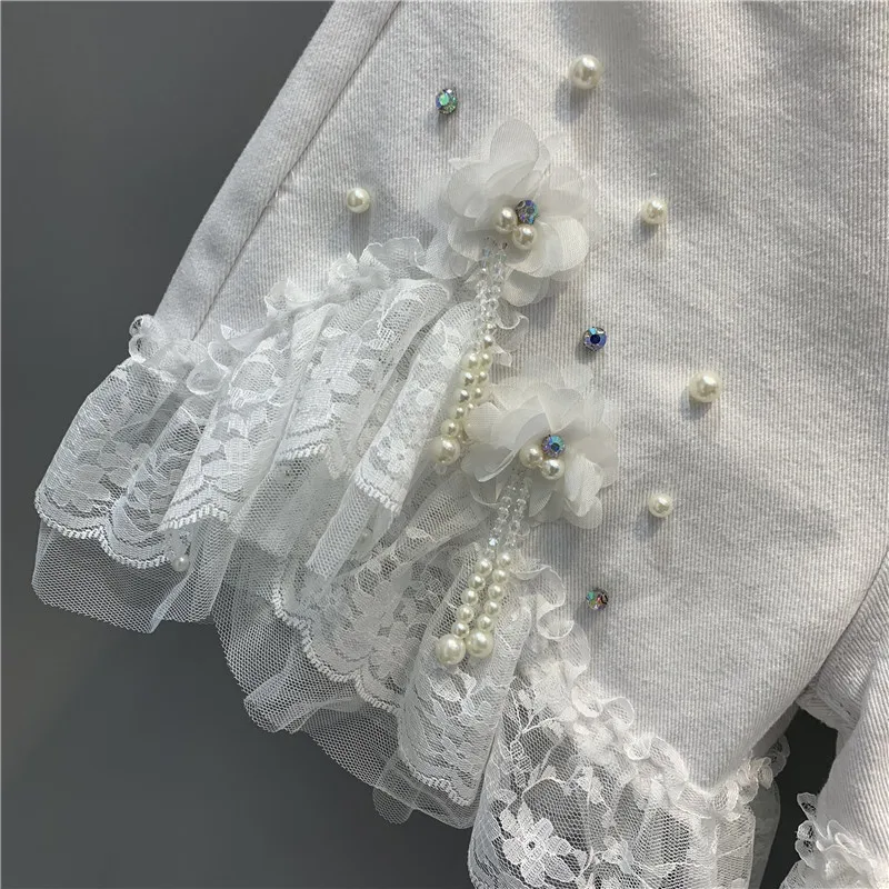 

2021 Summer Beaded Lace 3D Flower White Ladies Denim Shorts Women Korean Style High Waist Loose Wide Leg A- Line Hot Pants