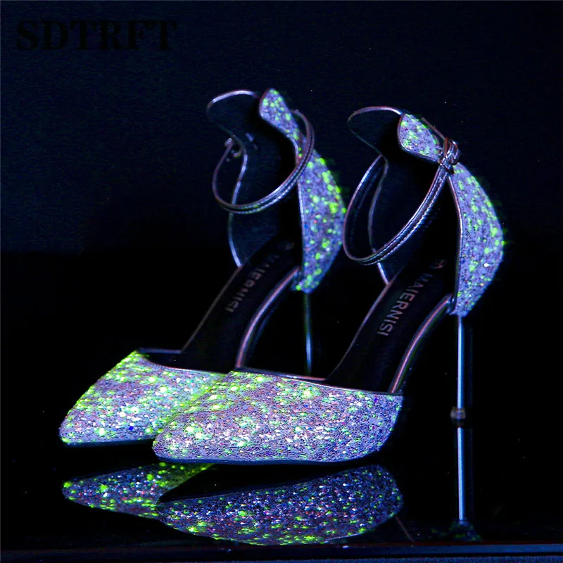 

Туфли SDTRFT женские, сандалии-гладиаторы с острым носком, тонкий каблук 10 см, пряжка, сверкающие Серебристые туфли-лодочки