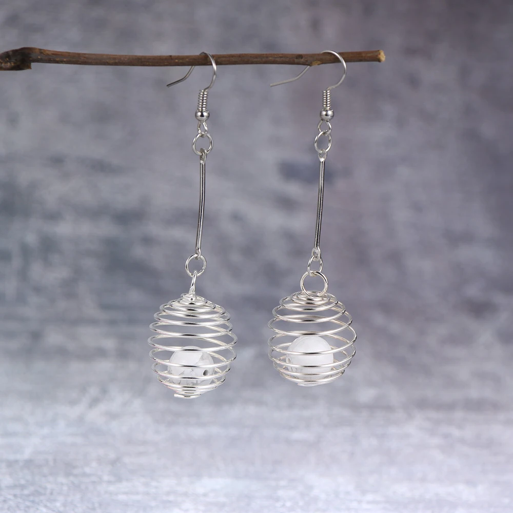 Женская серьга пружина из натурального камня с тигриным глазом бирюзы оникс