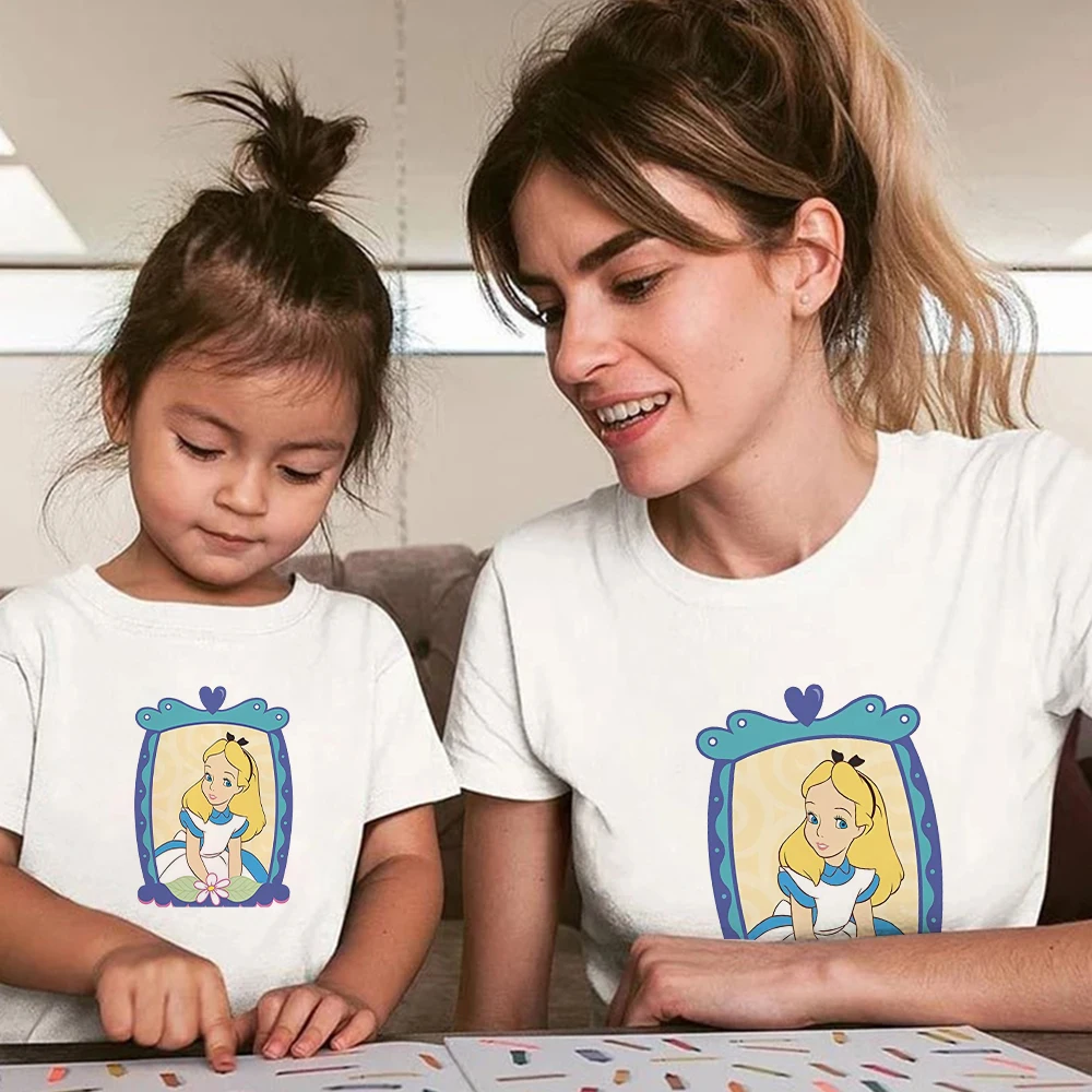 Camiseta con estampado de Alicia en el pa&iacute;s de las maravillas para mujer, remera Harajuku Kawaii, We're All Mad Here, playera estampada para ni&ntilde;os, moda de aspecto familiar-2