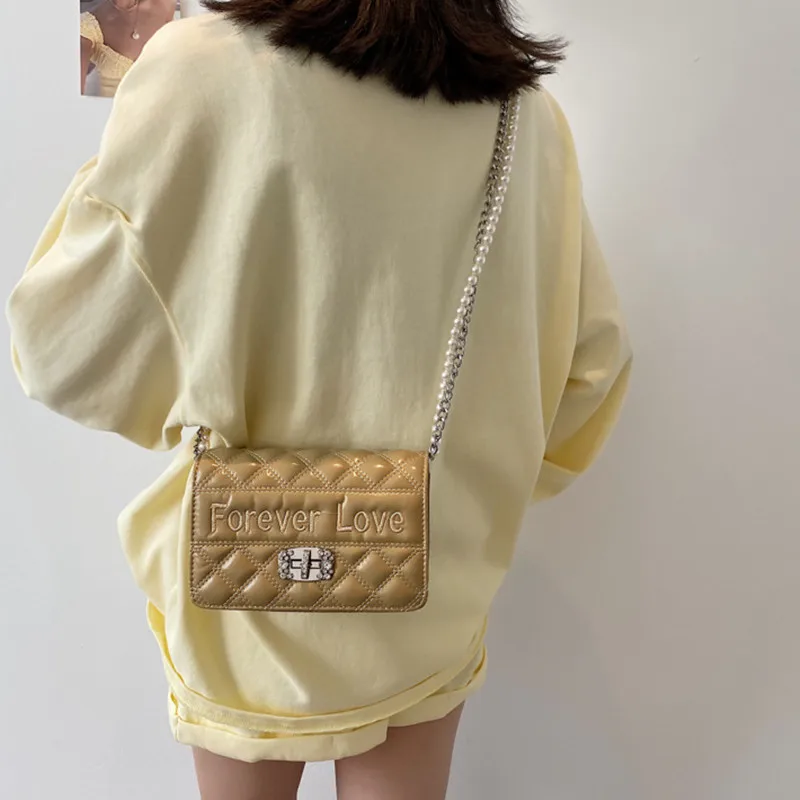 

Women Brand Luxury Diamond Lock Shoulder Bag Texture Pearl Chain Crossbody Bag Letter Embroidered Diamond Small Square Bag