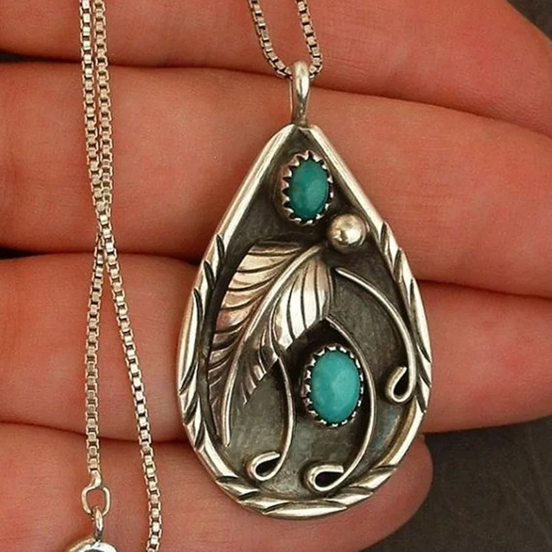 

Foydjew New Inlaid Turquoise Retro Dyed Black Feather Pendant Necklaces European American Plated S925 Silver Engagement Necklace