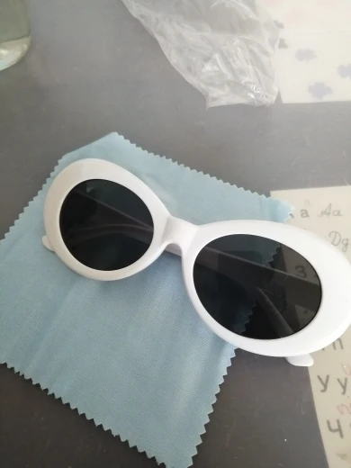 

2021 goggle Kurt Cobain glasses oval sunglasses ladies trendy hot Vintage retro sunglasses Women's white black eyewear UV