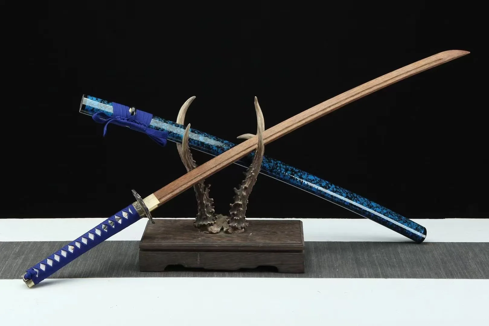 

Wooden Blade Anime Sword Original Chinese Sword Cosplay Ninja Katana Prop Toys Handmade Samurai Japanese Katana Sword Home Decor