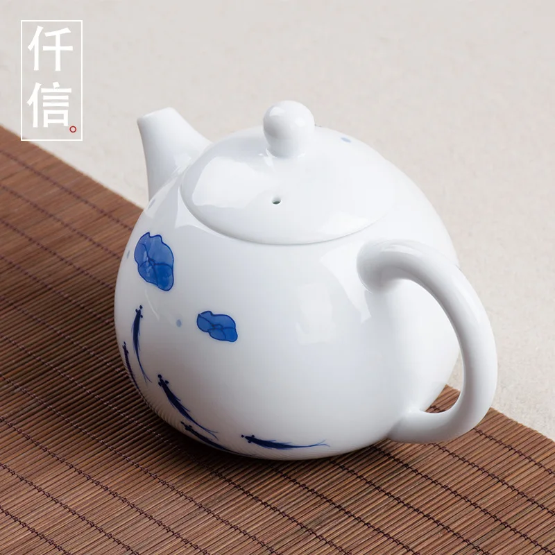 

300ml Hand painted blue white fish Kung Fu Ceramic teapot underglaze color porcelain pots Pu'er tea pot Free shipping