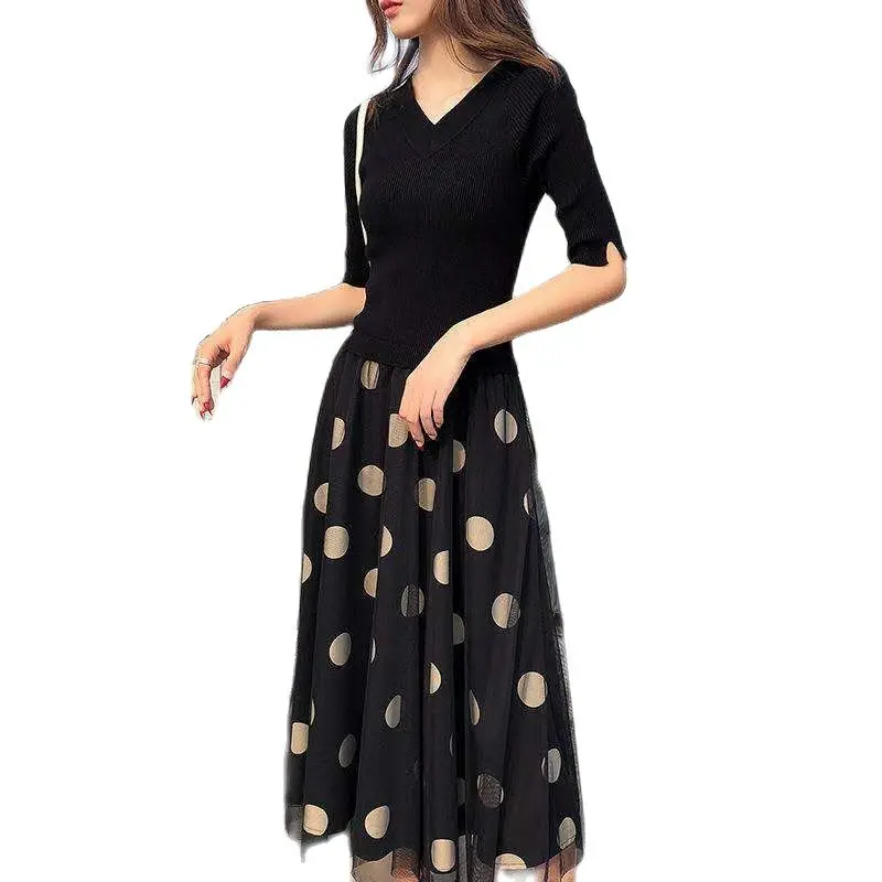 Платье женское трапециевидное в горошек с рукавом до локтя V-образным вырезом