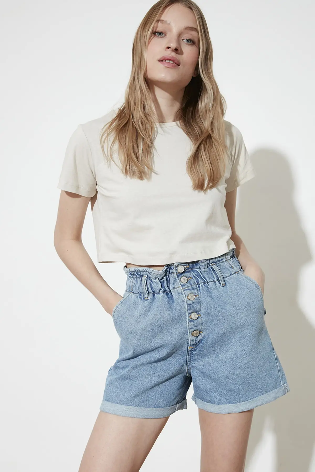 

Trendyol Front Button Denim Shorts TWOSS20SR0319