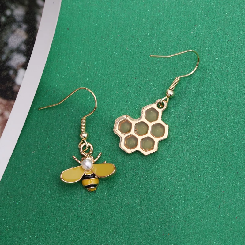 

Fashion Drop Earrings for Women 2021 Sweet Honeycomb Little Wasp Modelling Asymmetric Long Earrings Hanging Lovely Jewelry