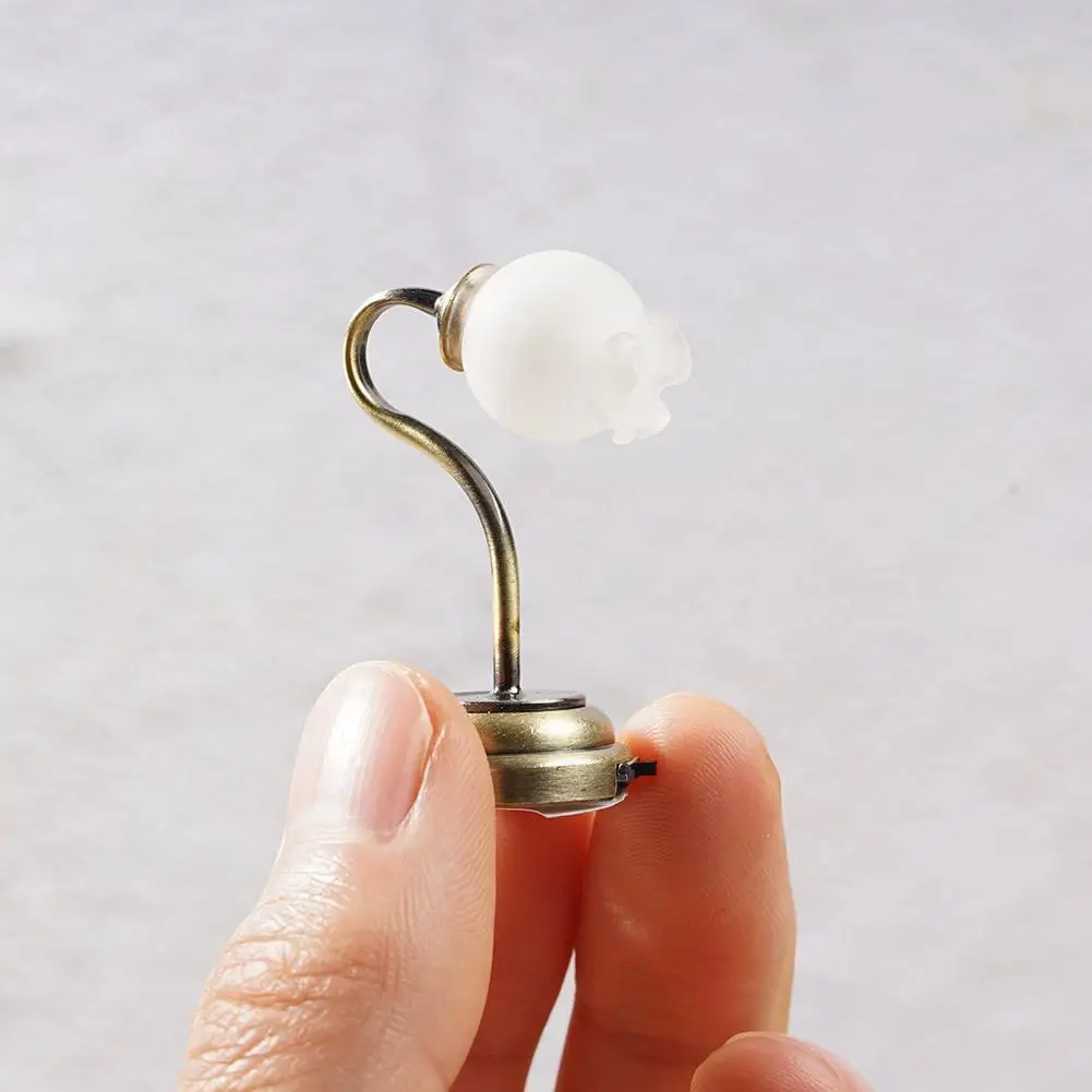 

Миниатюрная лампа для кукольного домика 1:12 цветок с головками, настенная кнопка переключатель для игрушек, аксессуары для кукольного домик...