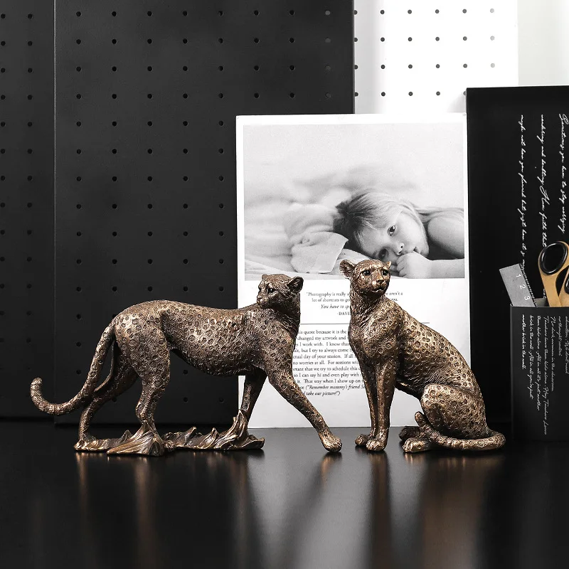 

European Style Antique Leopard Handicraft Ornaments Leopard Living Room Porch Office Cabinet Decoration Bedroom Accessories