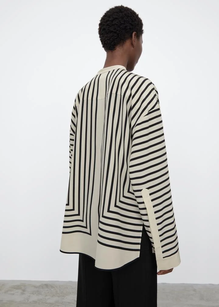 Рисунок 2 - Женская блузка с принтом