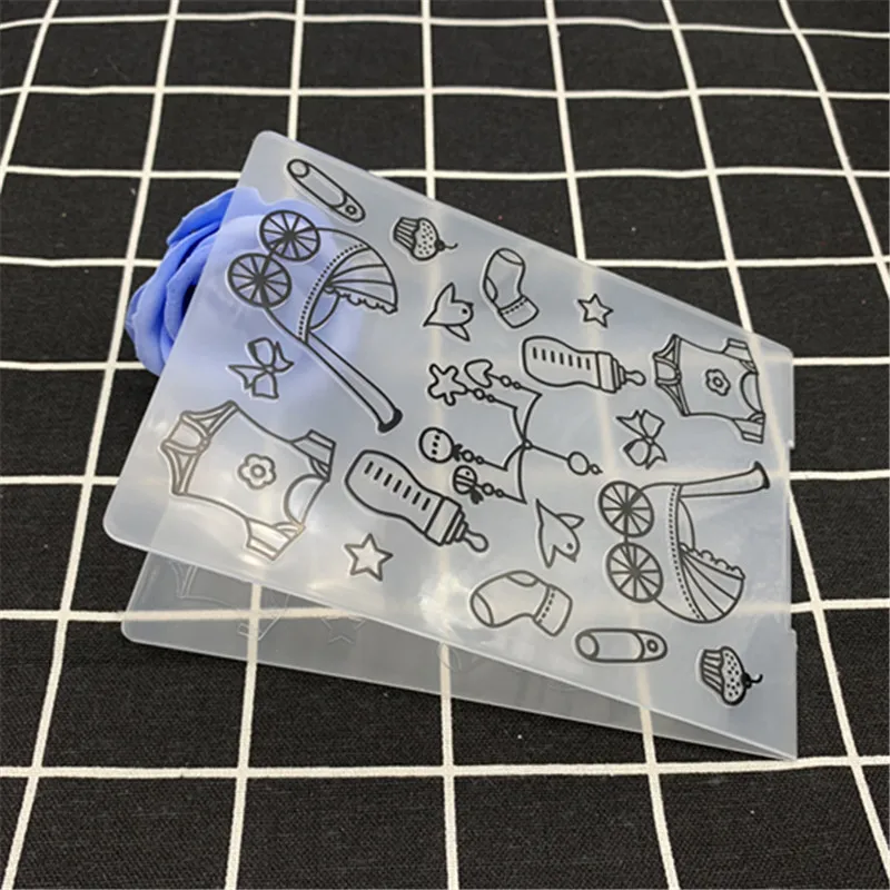 Детские принадлежности коляска детская бутылочка носки кровать колокольчики и