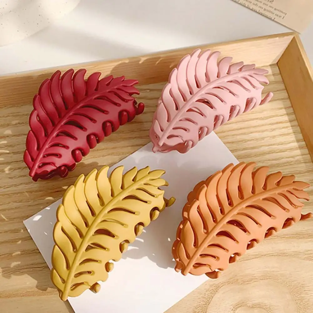 

Hair Claw Clip Easy to Use Leaf Shape Matte Smooth Fasten Tightly Hair Clamp for Daily Wear