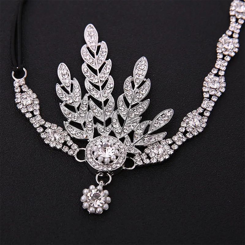 Женский головной убор в стиле ар деко 1920's Great Gatsby украшенный медальоном и