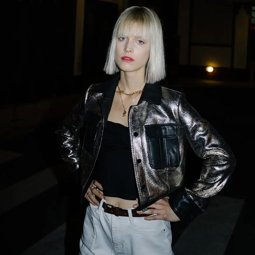Весенняя кожаная куртка в стиле локомотива женская короткая Серебристая уличная