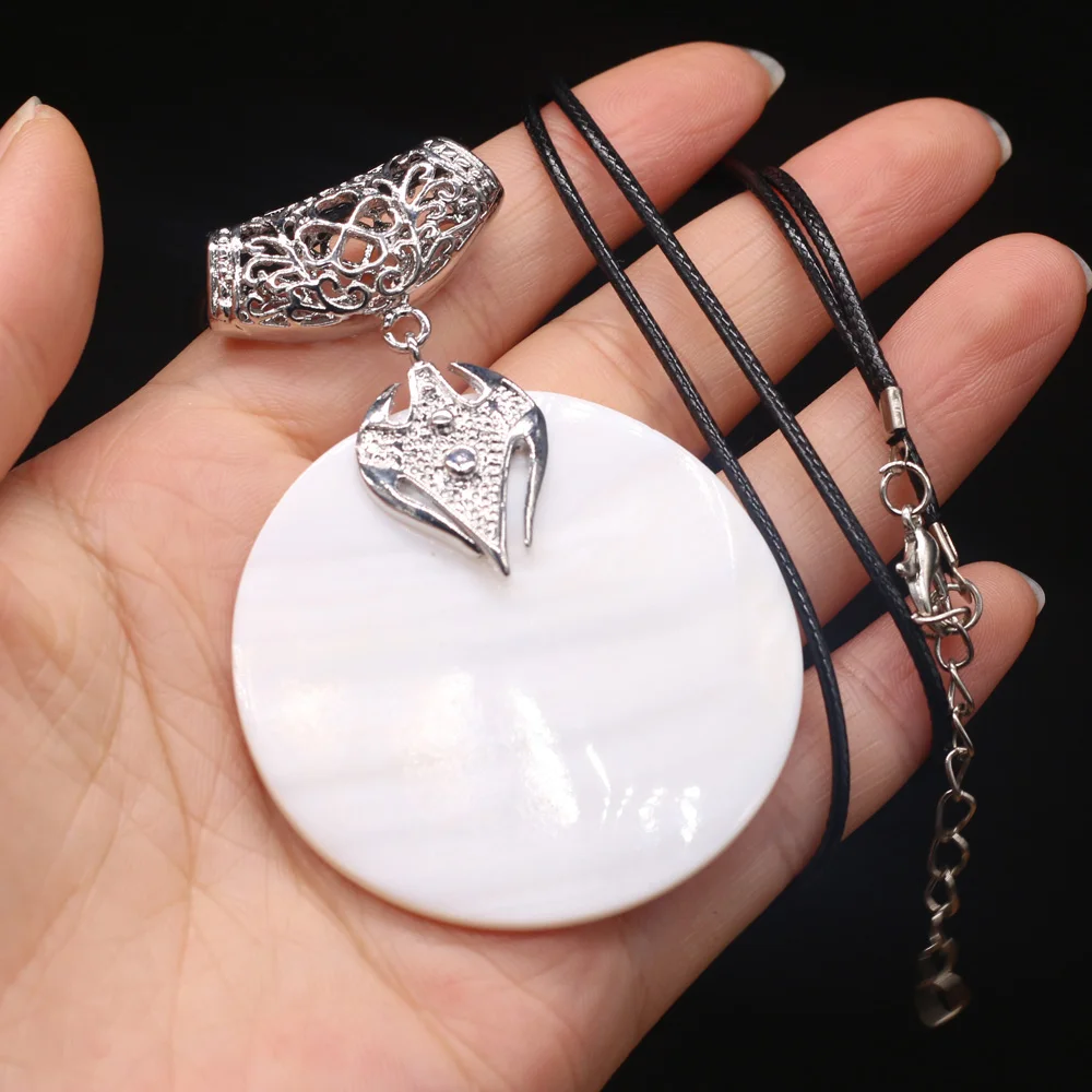 

Natural Sea Shell Pendant Necklace Simple Round Shape Charm White Mother of Pearl Shell Necklace Good Quality Jewelry