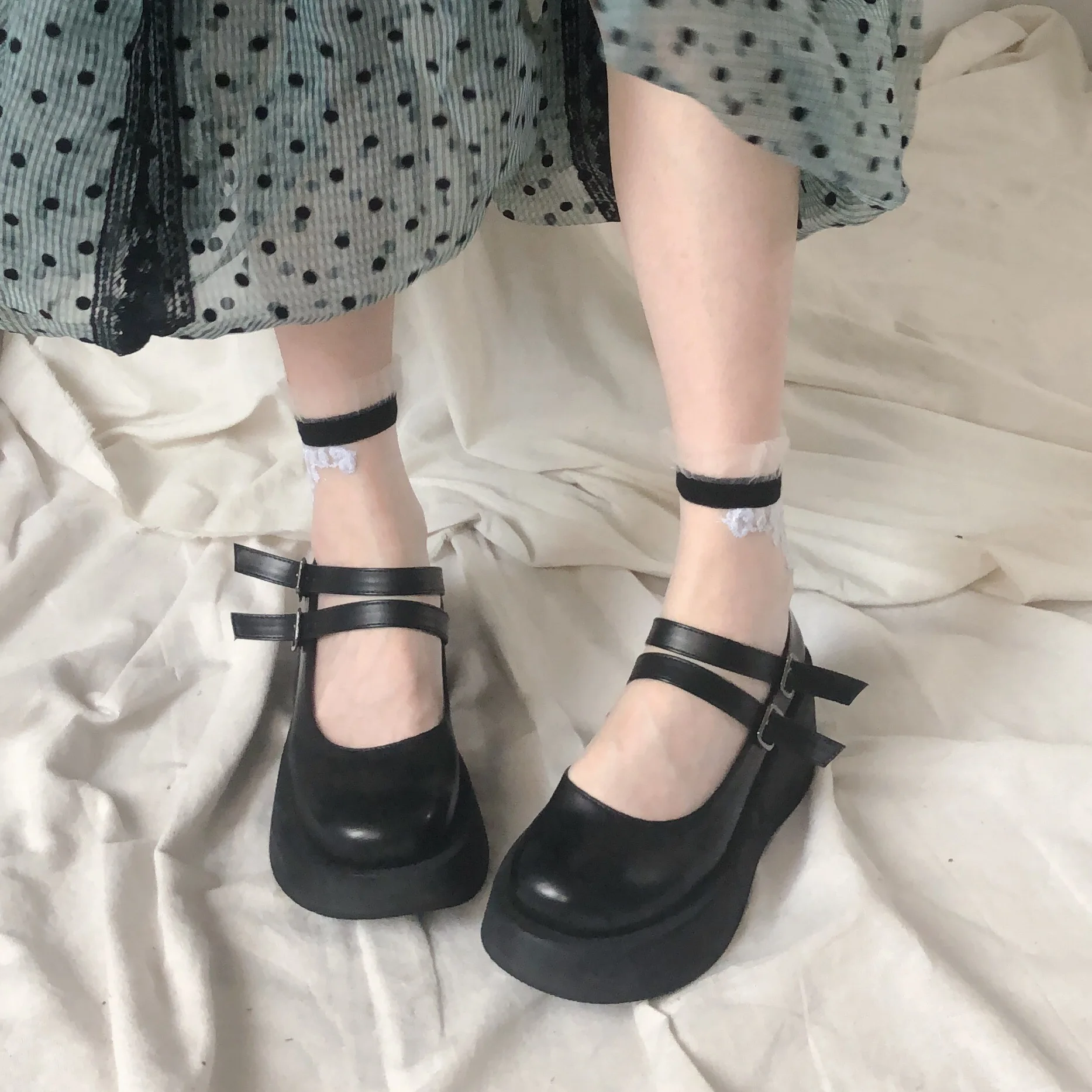 

Новинка ультратонкие стеклянные шелковые хрустальные носки милые кружевные Серебристые шелковые декоративные носки Лолита