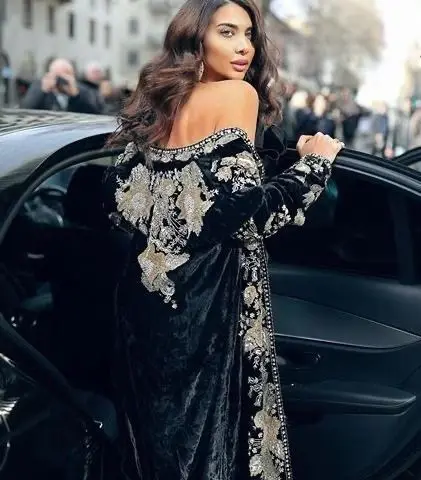 Женское винтажное пальто черные вечерние с бусинами в стиле