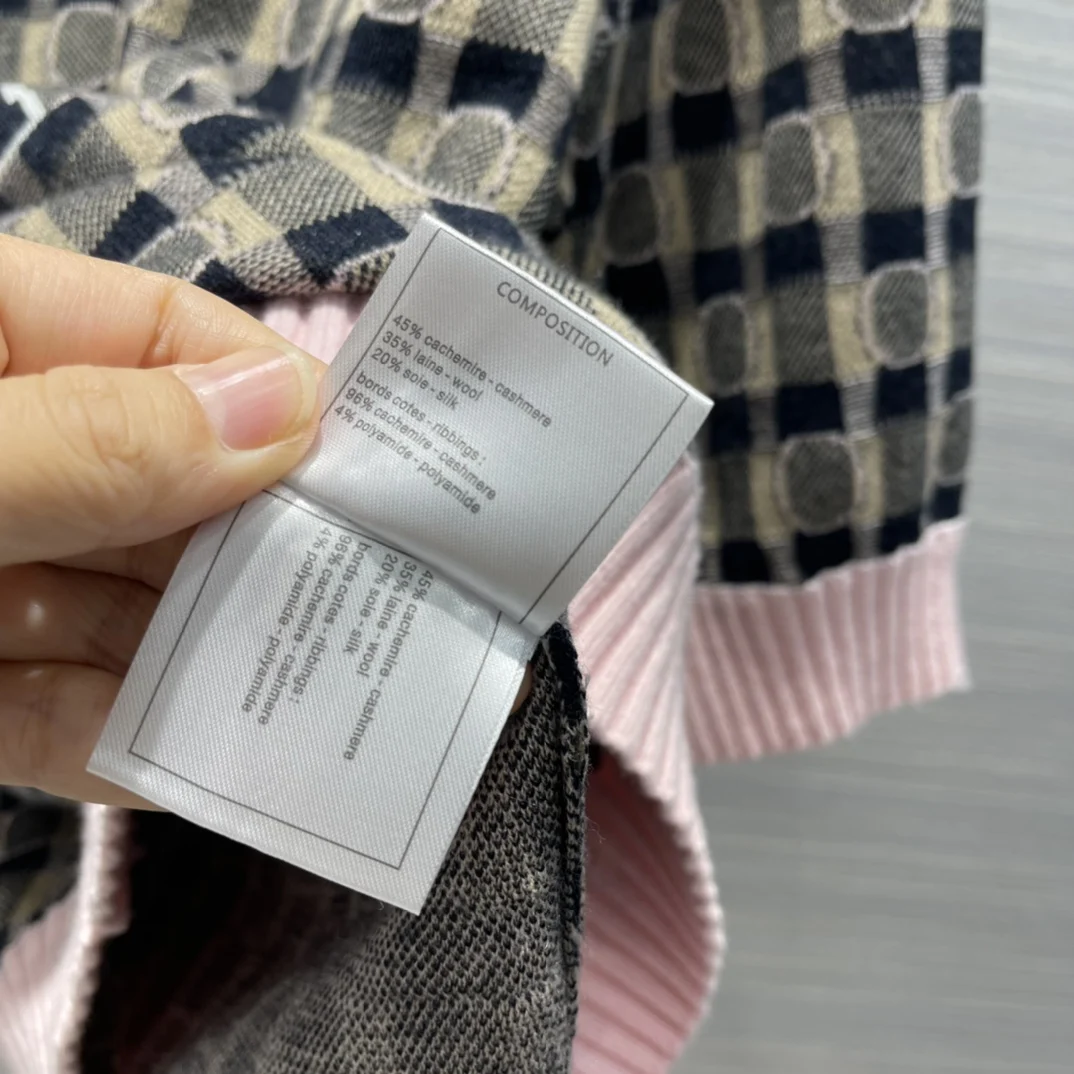 

Fashion Plaid Knitted Tops Women Good Quality Contrast Pink Edge Short Sleeve Tops High-end Brand Wool Cashmere Tops Autumn 2021