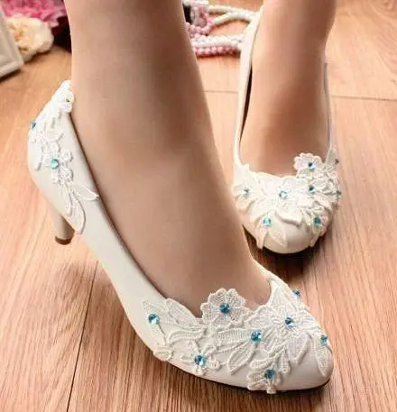Туфли лодочки женские на среднем каблуке 5 см кружевные с аппликацией милый
