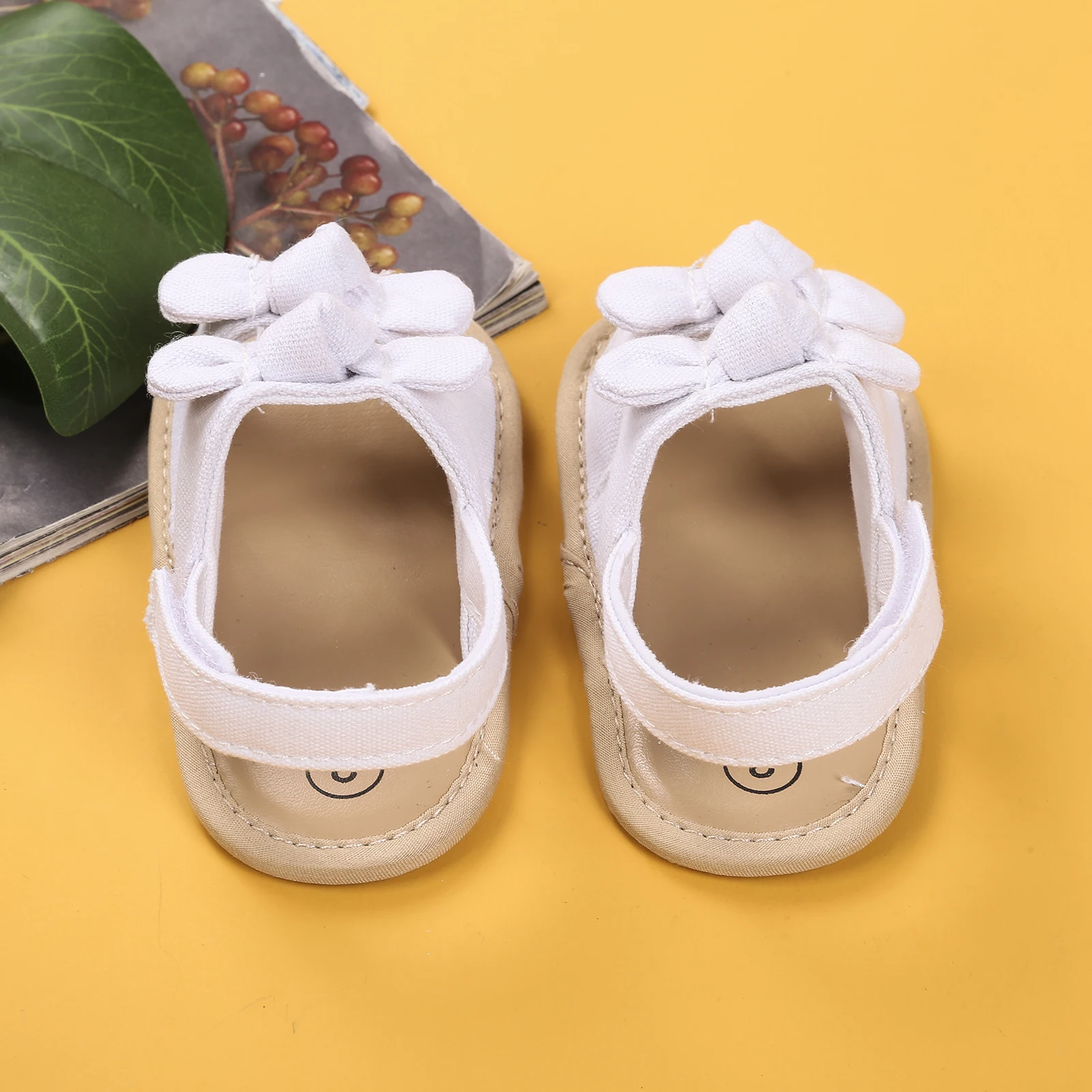 Босоножки для маленьких девочек нескользящая обувь на мягкой подошве однотонные