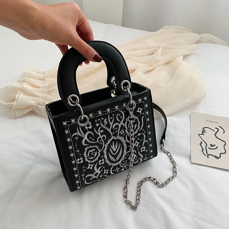 Женская сумка с вышивкой из высококачественной ПУ кожи вместительная на плечо