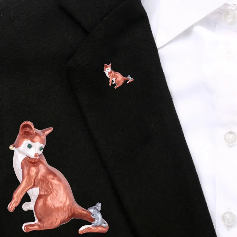 

1pcs 2 Colors Choose Enamel Cute Cat And Mouse Brooches For Women Animal Deisgn Pin Funny Kitty Jewelry High Quality New 2021