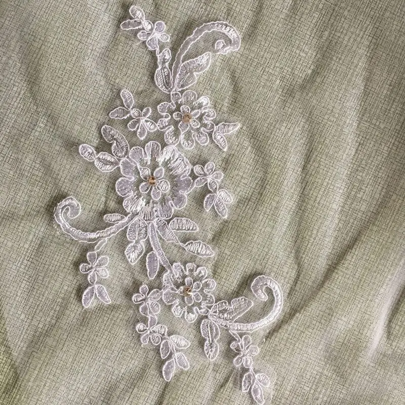 

Wedding Veils Bridal Veils Short One Layered Waist Length Beaded Diamond Applique White