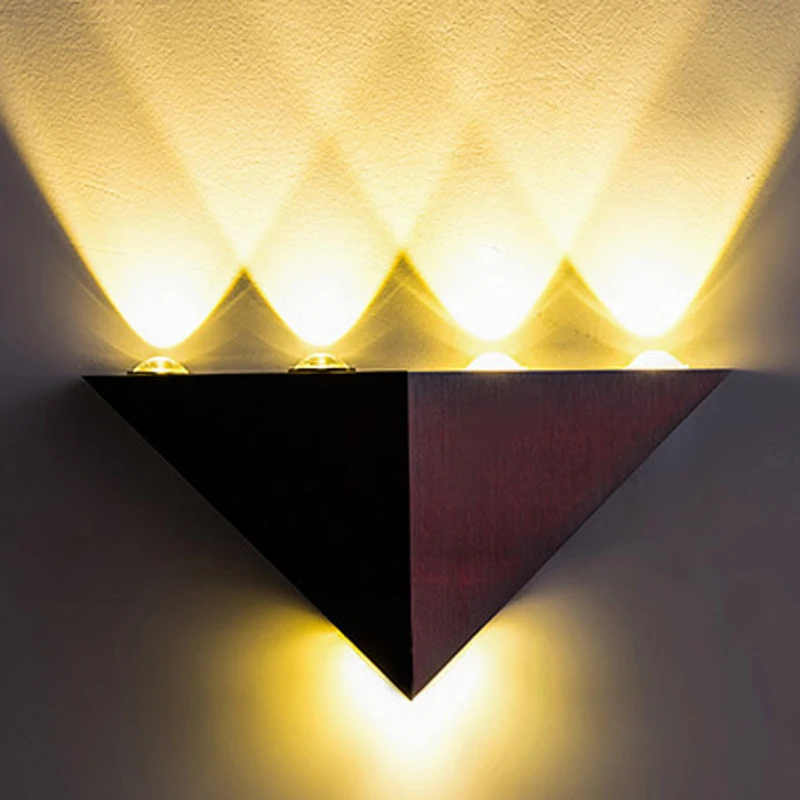 Современный светодиодный настенный светильник алюминиевый корпус треугольный