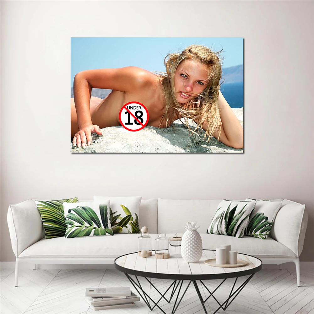 Плакат на холсте для спальни Обнаженная блондинка | Дом и сад