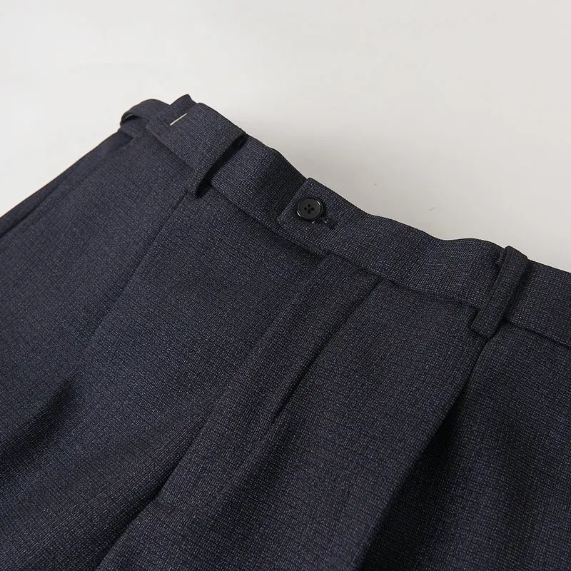 Костюм-двойка мужской из пиджака и брюк темно-серого цвета |