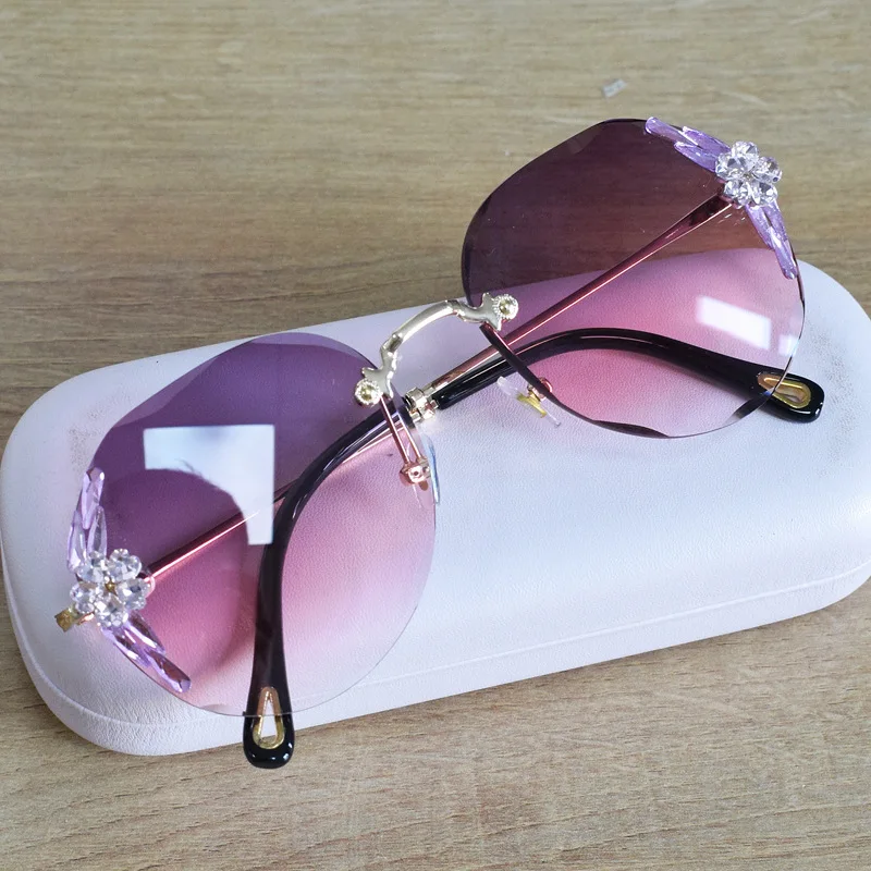 

2022 Luxury Brand Design Vintage Rimless Rhinestone Sunglasses Women Men Fashion Gradient Lens Sun Glasses Shades for Female