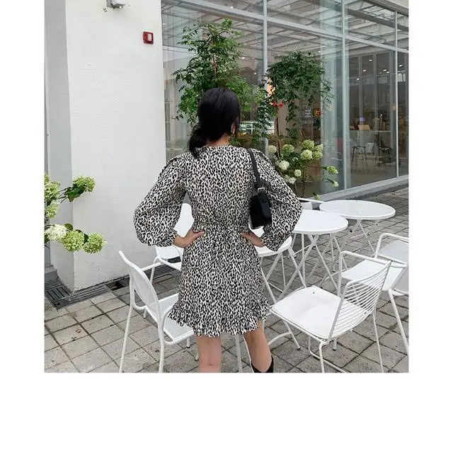 

Retro Fashion V-neck Slim Waist Bubble Sleeve Ruffle Dress Skirt