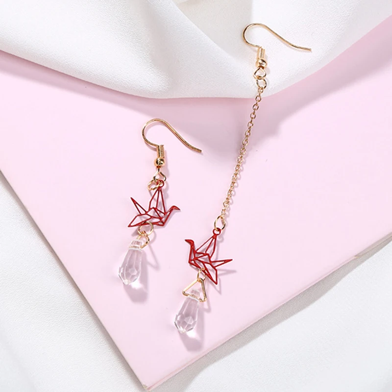 Женские длинные серьги-подвески с кисточками золотистые/красные вечерние